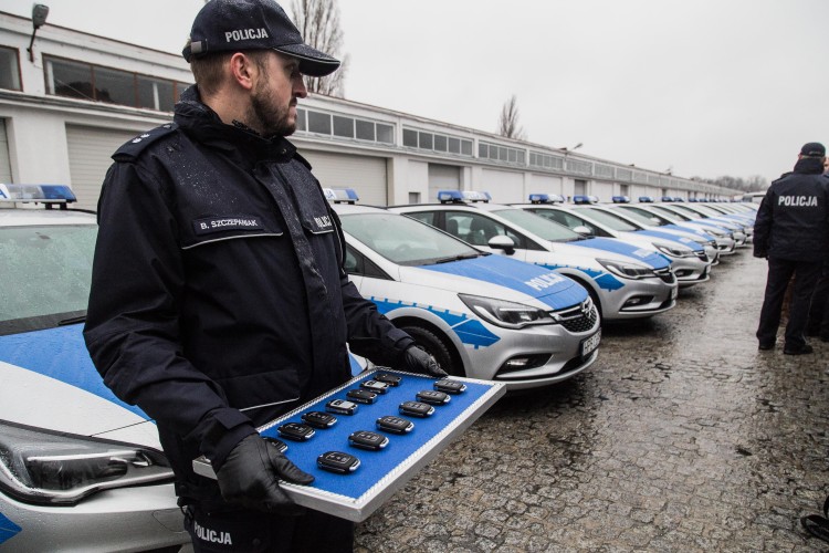 Nowe radiowozy dla dolnośląskiej policji. Prawie 80 samochodów [ZDJĘCIA], Magda Pasiewicz